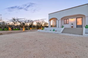 Villa, meerdere slaapkamers, roken, privézwembad | Ingang accommodatie