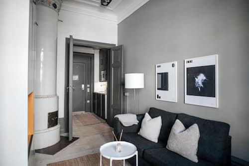 Standard Double Room | Living area | 32-inch flat-screen TV with cable channels