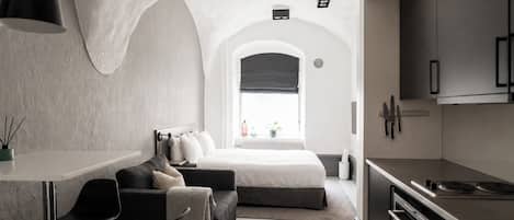 Double Studio Small | Premium bedding, blackout drapes, iron/ironing board, free WiFi