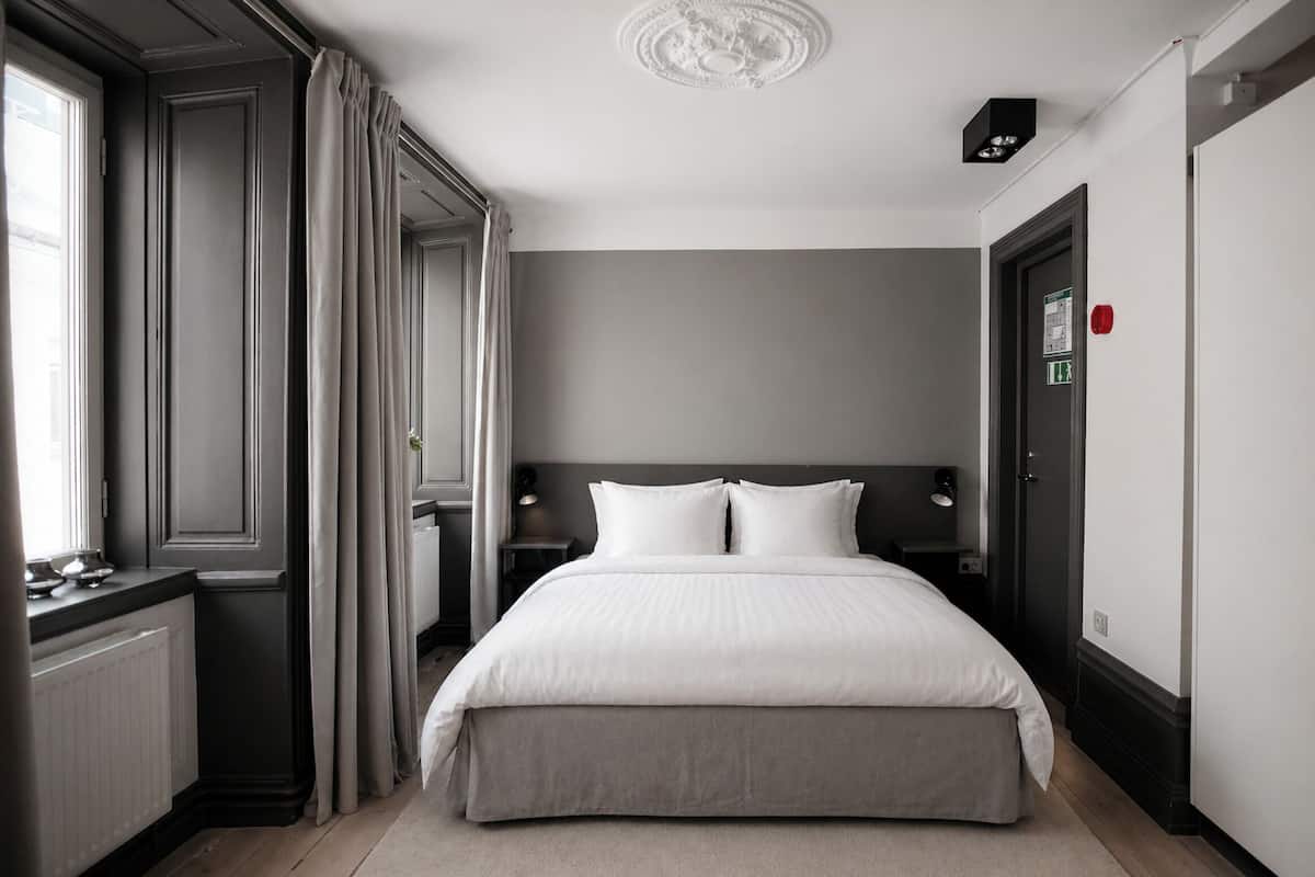 Family Apartment Small | Roupas de cama premium, cortinas blackout, ferros/tábuas de passar roupa
