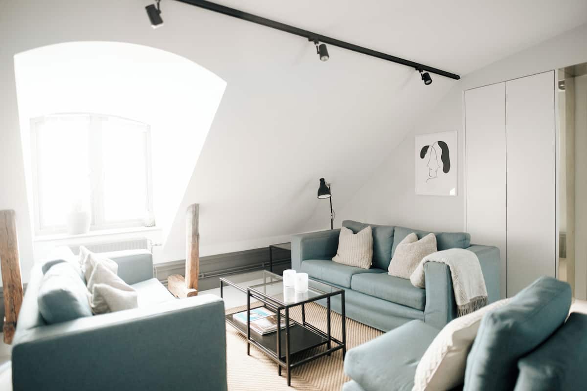 Superior-Suite | Wohnbereich | 32-Zoll-Flachbildfernseher mit Kabelempfang