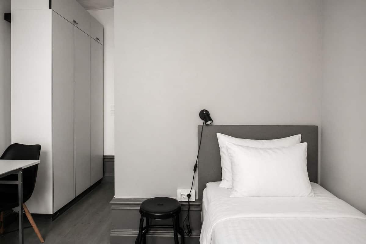 Single Studio | Premium bedding, blackout drapes, iron/ironing board, free WiFi