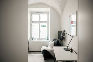 Single Studio | Hochwertige Bettwaren, Verdunkelungsvorhänge, Bügeleisen/Bügelbrett