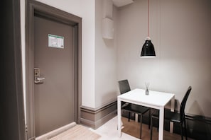 Double Studio Large | Esszimmer