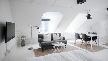 Standard Single Room | Khu phòng khách | TV màn hình phẳng 32-inch có truyền hình cáp