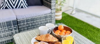 Modern and cosy apartment with a beautiful terrace and parking, Paris La Défense