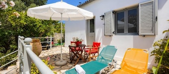 Eleni Cottage - One Bedroom Apartment, Sleeps 2