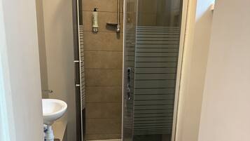 Hårtørrer, håndklæder, Sæbe, Toiletpapir