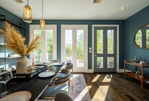 Dining - 💎 LUXURY CENTRAL HEIGHTS URBAN OASIS 🌲3100 sq ft 📸 (Houston)