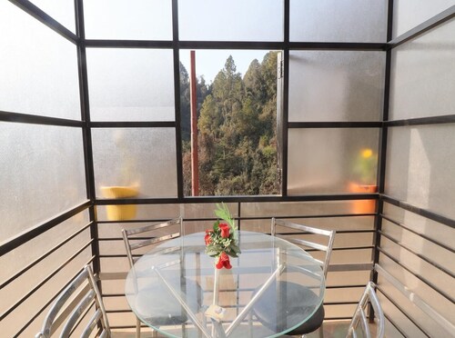 Backwoods Suites : Serene retreat with breathtaking views.