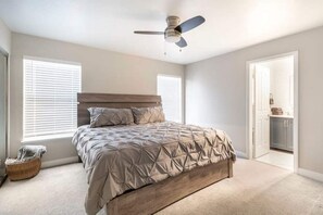 4 bedrooms, WiFi - Lavish Las Vegas Home (Las Vegas)