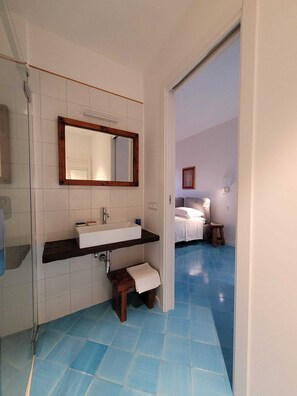 Dusche, Haartrockner, Bidet, Handtücher