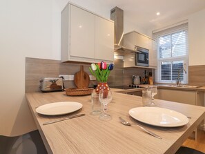 Cookware/dishes/utensils - Jack's Cottage (Keswick)