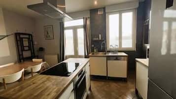 Kühlschrank, Mikrowelle, Ofen, Geschirrspüler