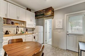 Unclassified image, 2 of 44, button