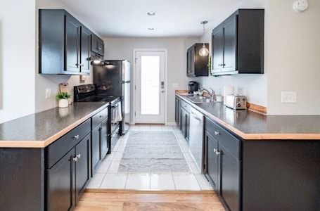 Fridge, microwave, oven, stovetop. The Treehouse Private Apt 15 min to Lynchburg