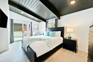 4 bedrooms, iron/ironing board, WiFi, bed sheets - Pool and Spa/A/C/Open July 9- 15/Pool Table/Pet Friendly (San Diego)