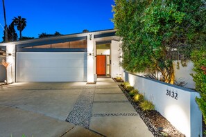Exterior - Pool and Spa/A/C/Open July 9- 15/Pool Table/Pet Friendly (San Diego)