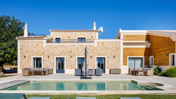 A two-story stone building with a swimming pool, outdoor seating, and a wooden section. - LE VERGER ALGARVE VILLA (Estói)
