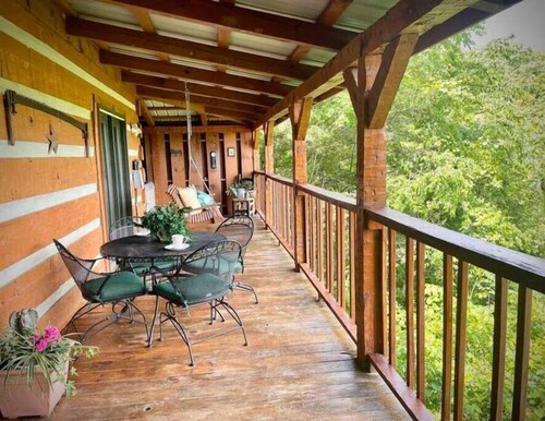 Smoky Mountain Cabin With Private Deck Hot Tub Close to National Park