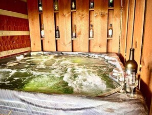 Interior - Amazing Mountain View’s/Hot Tub/ Honeymooner’s (townsend)