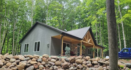Private Cozy Luxury Cabin in Woods across from Lake, UTV trails - Pet Friendly