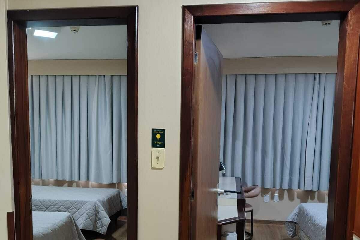 Apartamento Superior Conjugado | 10 bedrooms, minibar, desk, blackout curtains