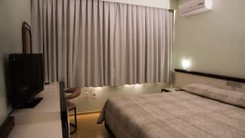 10 bedrooms, minibar, desk, blackout drapes