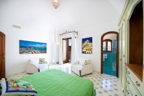 1 slaapkamer, een strijkplank/strijkijzer, wifi, beddengoed