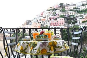Outdoor dining - CASA LEUCOSIA, Positano center (Positano)