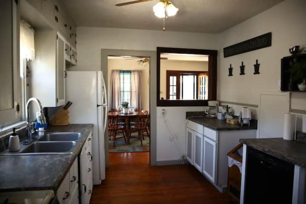 雪櫃、微波爐、焗爐、爐具