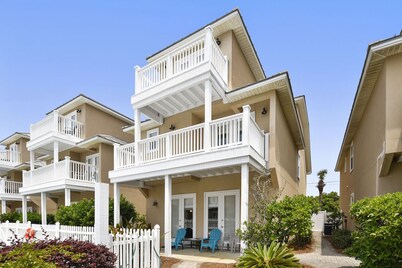 right next to beach 4-bed 4-bath home sleeps 16+ 10 steps to pool game room