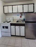 Frigobar, microondas, tostadora, freezer