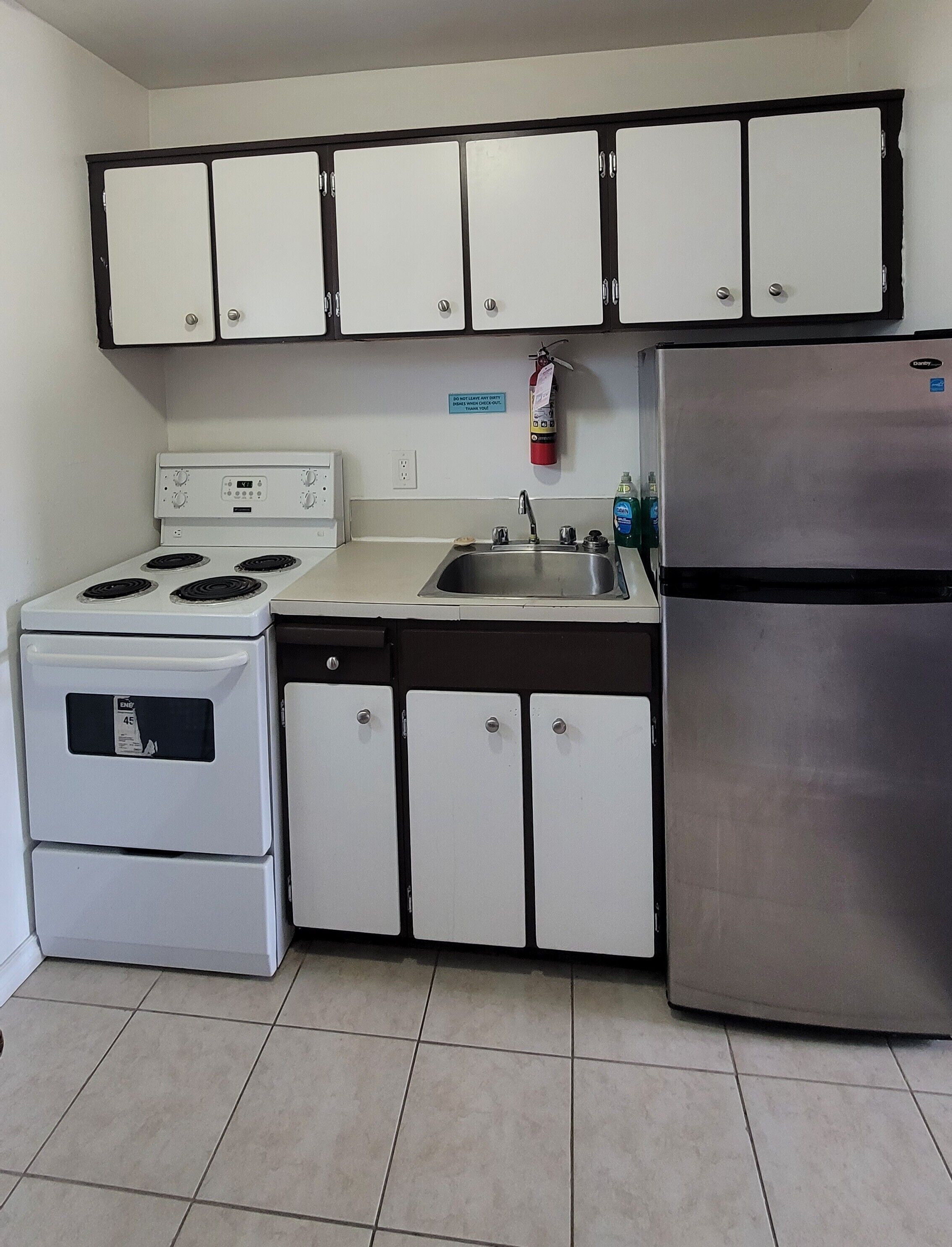Basic Single Room, 1 Queen Bed | Private kitchen | Mini-fridge, microwave, toaster, freezer