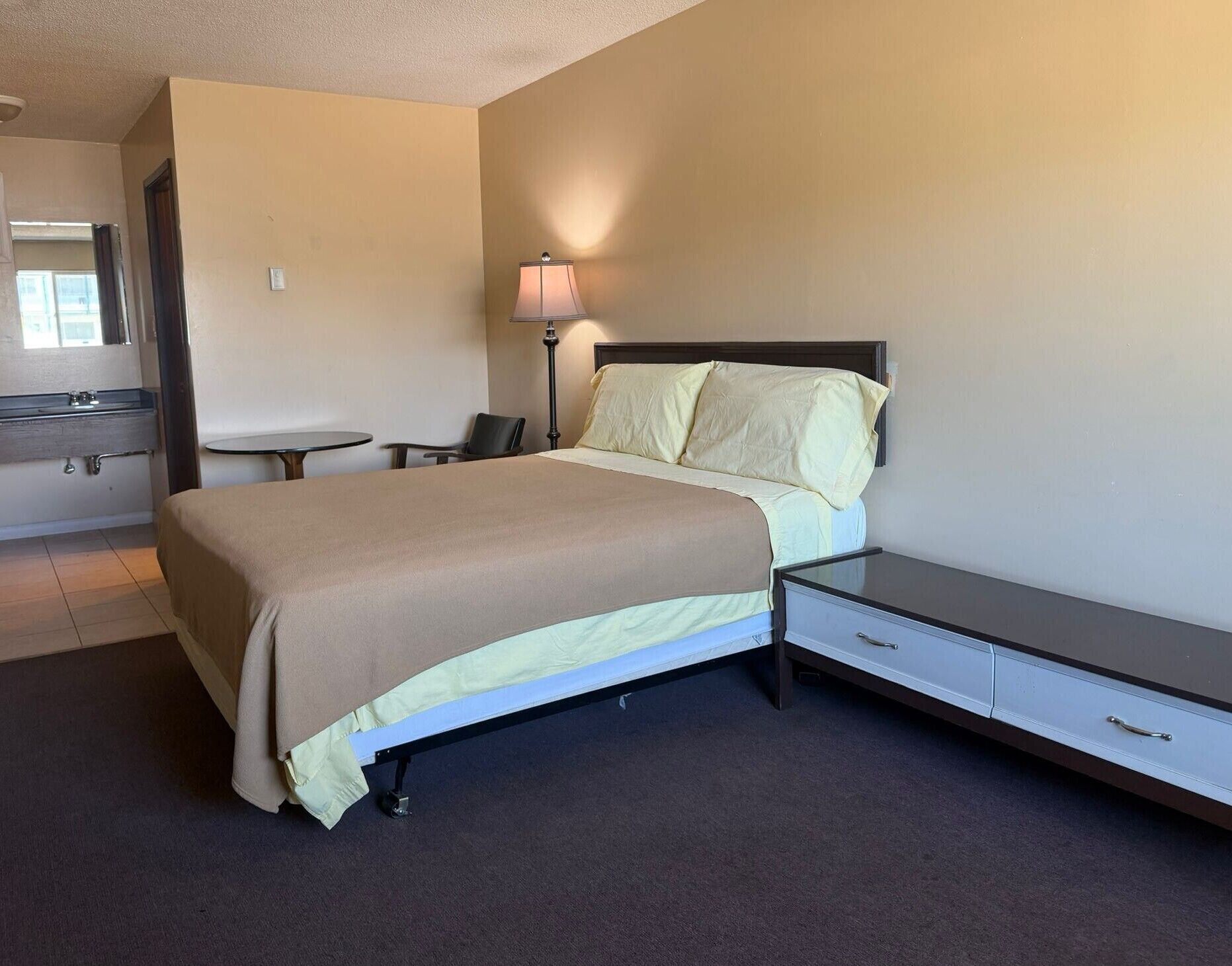 Desk, free WiFi, bed sheets