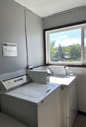 Laundry room - COUNTRY SQUIRE MOTOR INN (Chetwynd)