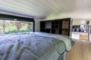 2 bedrooms, bed sheets