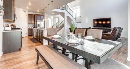 16 Mi to Denver: Spacious Commerce City Home!
