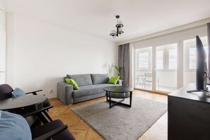 Smart TV, DVD player, books