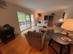 TV connectée, lecteur de DVD, livres, imprimantes