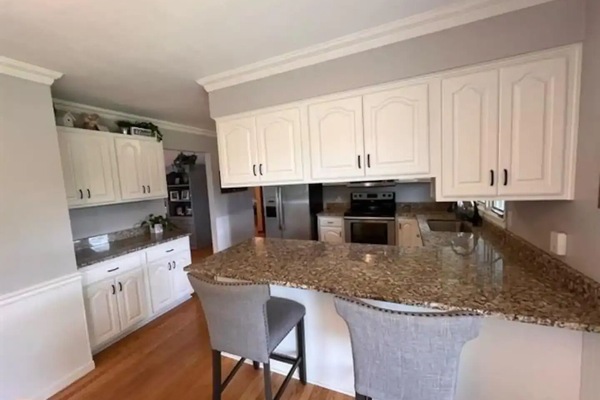 Jääkaappi, mikroaaltouuni, uuni, liesi