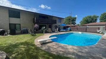 Outdoor pool, a heated pool