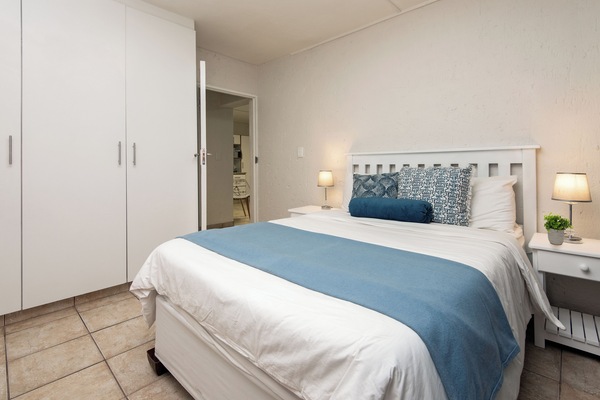 Kostenlose Minibar, Zimmersafe, Verdunkelungsvorhänge