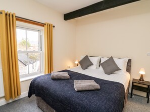 4 bedrooms, individually decorated, individually furnished, free WiFi - Afonwy House (Rhayader)