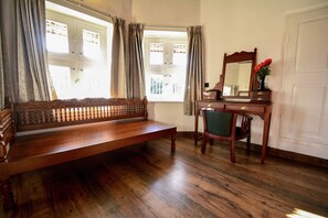 Desk, free WiFi, bed sheets - Craigmore By Kodai Resort Hotel (Kodaikanal)