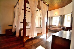 Traditional Room | Desk, free WiFi, bed sheets - Craigmore By Kodai Resort Hotel (Kodaikanal)