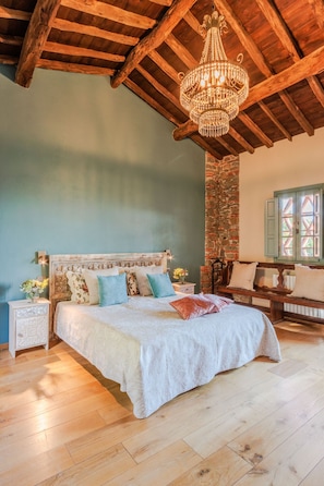 5 habitaciones, tabla de planchar con plancha y wifi gratis 