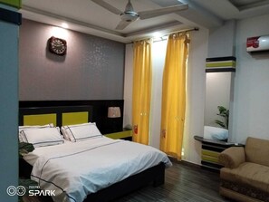 7 bedrooms, iron/ironing board, WiFi, bed sheets