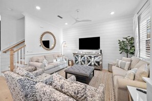 Smart TV, table tennis