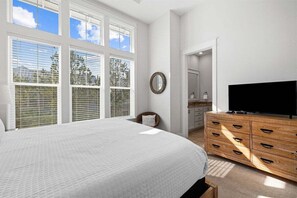 3 dormitorios, tabla de planchar con plancha, wifi gratis y ropa de cama